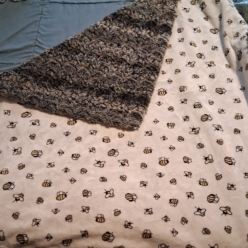 Bee Design Cream and Brown Kids Blanket
